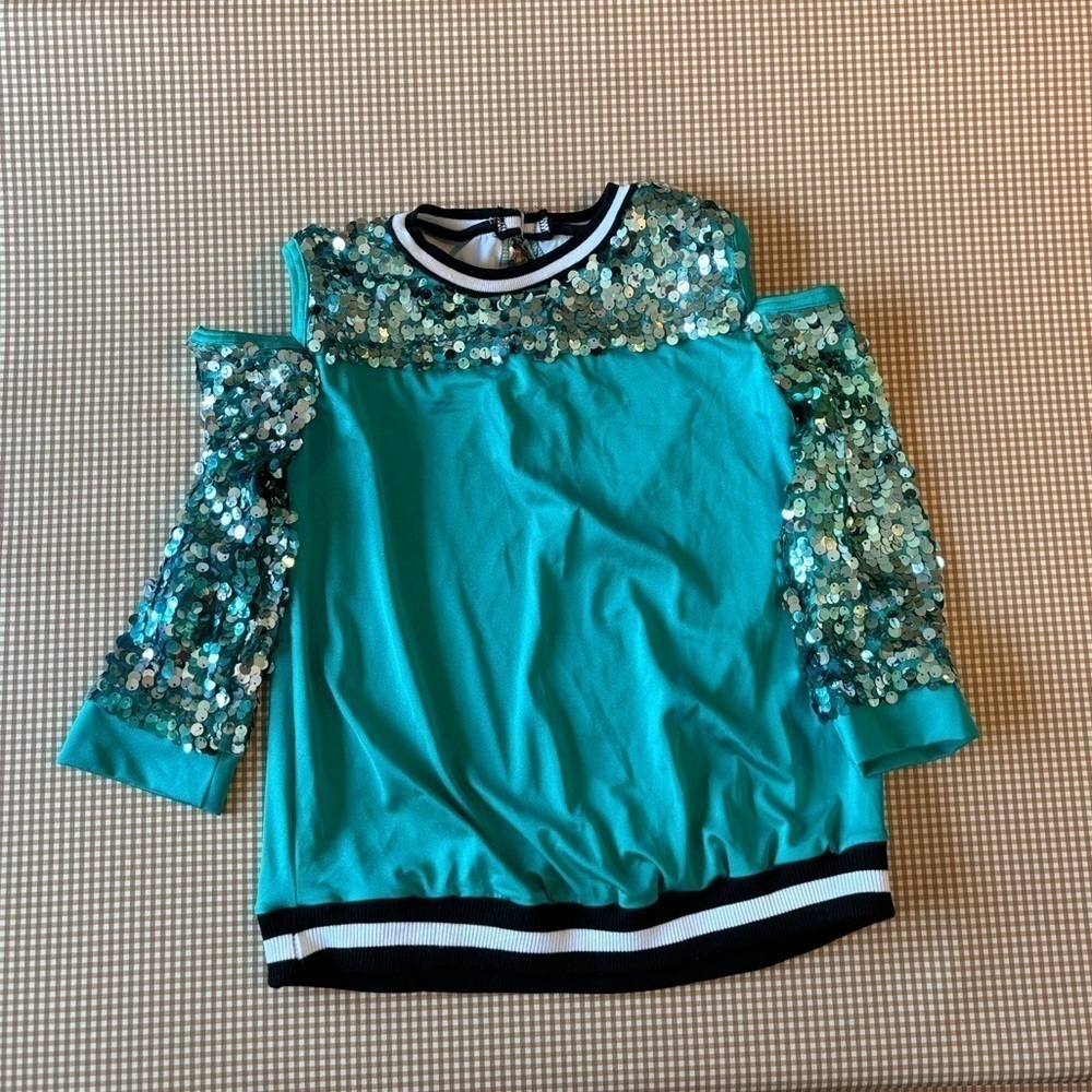 WEISSMAN‎ SEQUIN EXPOSED SHOULDER DANCE TOP. Adult medium